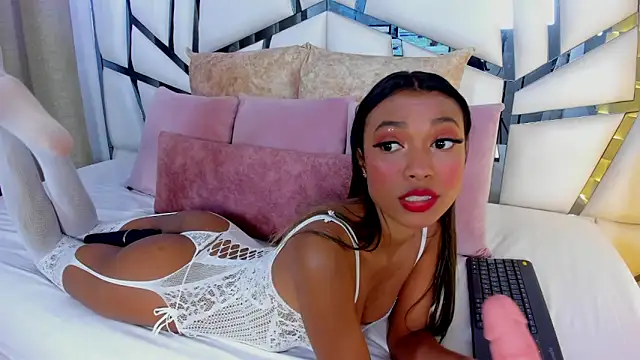 Snapshot of Susanna_Cute chatting on February 27, 4:40 pm Susanna Cute online show from February 27, 4:40 pm