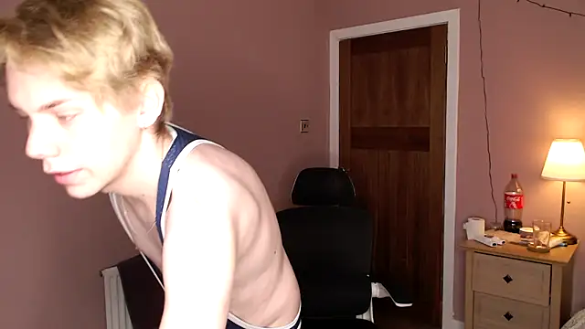 Snapshot of scottishtwink01 chatting on September 15, 2:39 pm scottishtwink01 online show from September 15, 2:39 pm