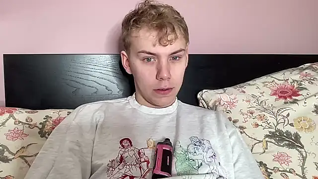 Snapshot of scottishtwink01 chatting on October 11, 11:09 am scottishtwink01 online show from October 11, 11:09 am