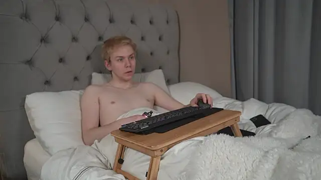 scottishtwink01 online show from March 4, 2:17 am