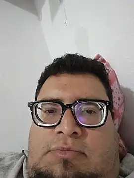 Snapshot of Santiagoqro85 chatting on March 11, 3:12 am Santiagoqro85 online show from March 11, 3:12 am