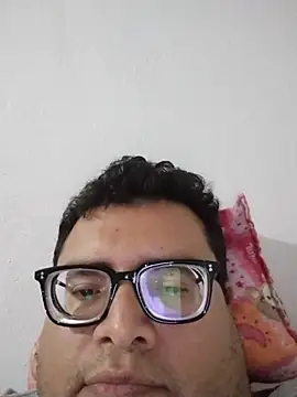 Snapshot of Santiagoqro85 chatting on March 12, 3:45 am Santiagoqro85 online show from March 12, 3:45 am