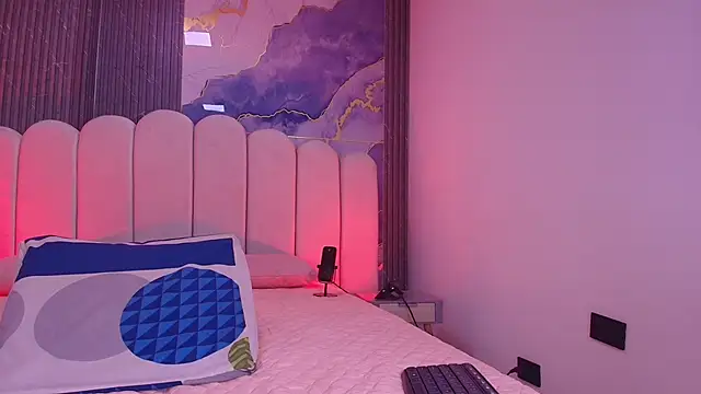 abbyrouss  online show from April 15, 3:13 am