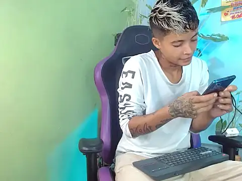 Snapshot of Dorland777 chatting on September 19, 12:12 am Dorland777 online show from September 19, 12:12 am