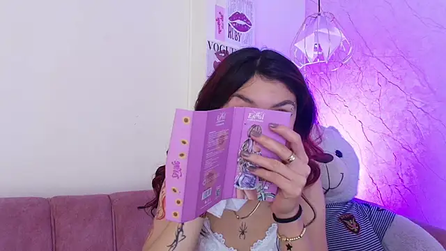 april bennett online show from October 18, 1:01 pm