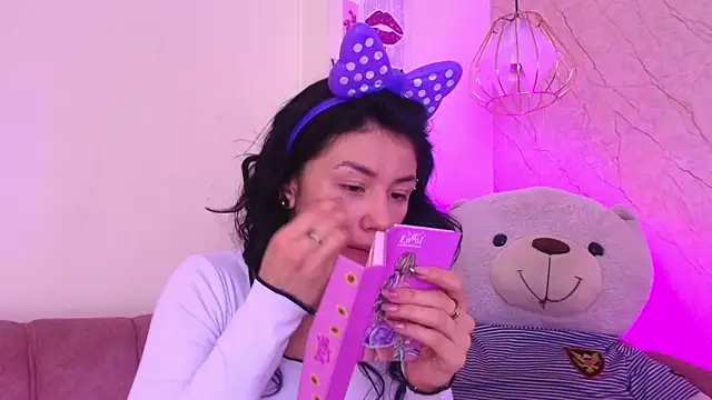 april bennett online show from November 19, 12:16 pm