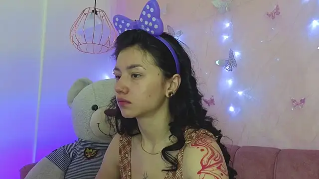 april bennett online show from December 4, 12:36 pm