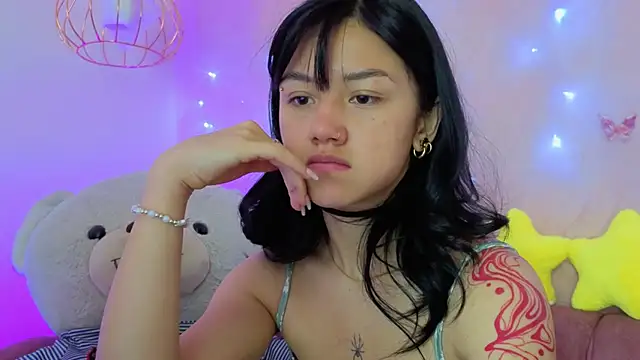 Snapshot of april_bennett chatting on February 4, 12:33 pm april bennett online show from February 4, 12:33 pm