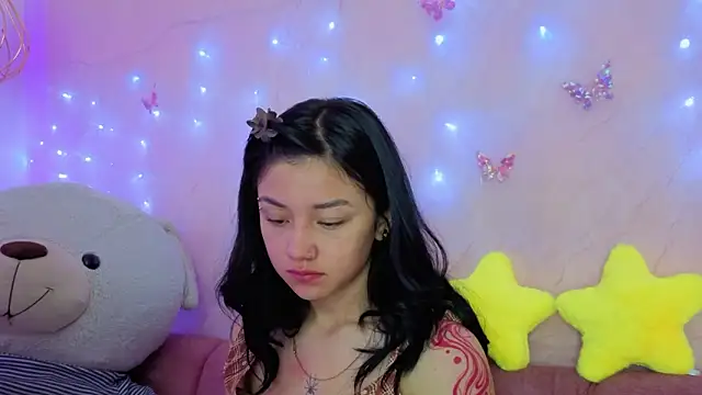 Snapshot of april_bennett chatting on February 6, 12:19 pm april bennett online show from February 6, 12:19 pm