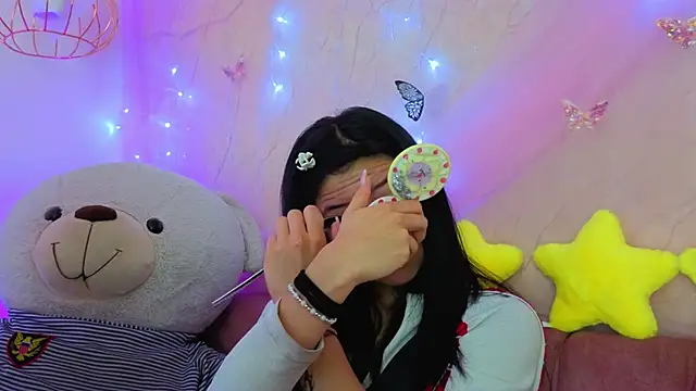 Snapshot of april_bennett chatting on February 12, 12:33 pm april bennett online show from February 12, 12:33 pm