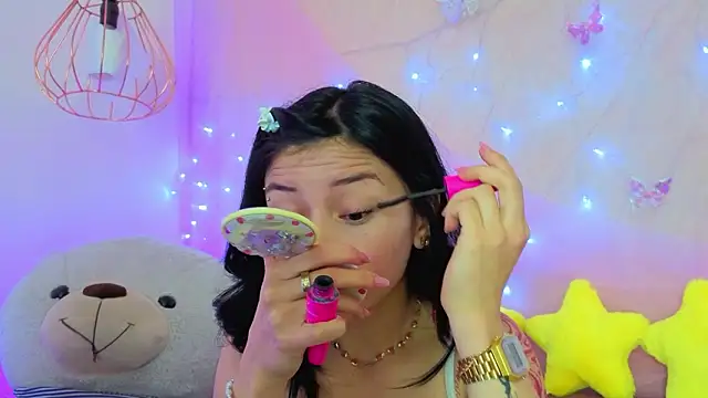 Snapshot of april_bennett chatting on February 19, 1:18 pm april bennett online show from February 19, 1:18 pm