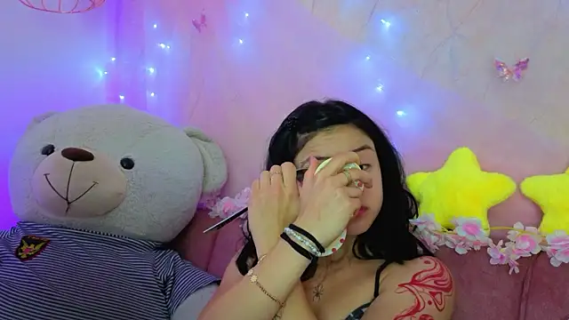 Snapshot of april_bennett chatting on February 24, 12:25 pm april bennett online show from February 24, 12:25 pm