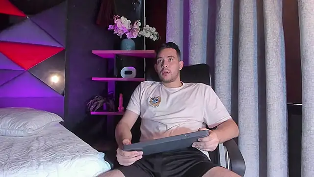 Snapshot of matti_de_lucaa chatting on September 9, 6:40 pm matti de lucaa online show from September 9, 6:40 pm