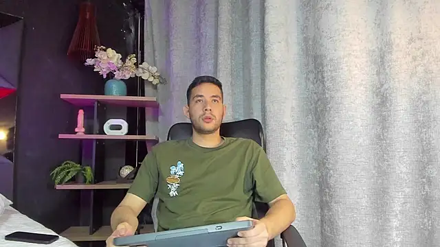 Snapshot of matti_de_lucaa chatting on September 10, 5:35 pm matti de lucaa online show from September 10, 5:35 pm