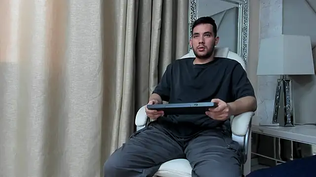 Snapshot of matti_de_lucaa chatting on September 11, 5:46 pm matti de lucaa online show from September 11, 5:46 pm