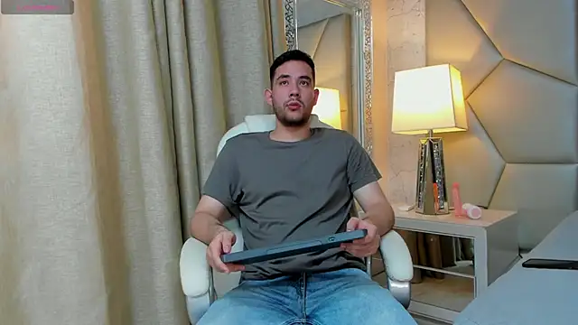 Snapshot of matti_de_lucaa chatting on September 25, 5:38 pm matti de lucaa online show from September 25, 5:38 pm