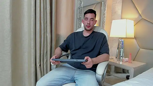 Snapshot of matti_de_lucaa chatting on October 3, 6:05 pm matti de lucaa online show from October 3, 6:05 pm