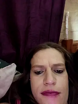 Snapshot of Skymadison chatting on November 16, 10:26 pm Skymadison online show from November 16, 10:26 pm