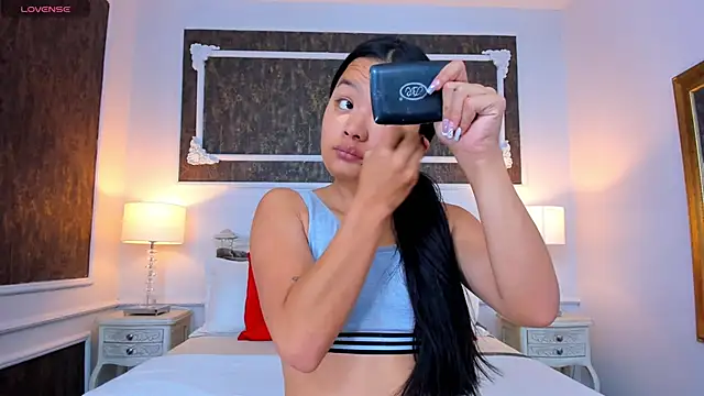 SharonBonet online show from November 4, 11:20 am