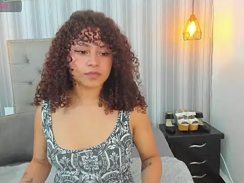 Snapshot of Sofiapassionne chatting on February 17, 6:14 pm Sofiapassionne online show from February 17, 6:14 pm