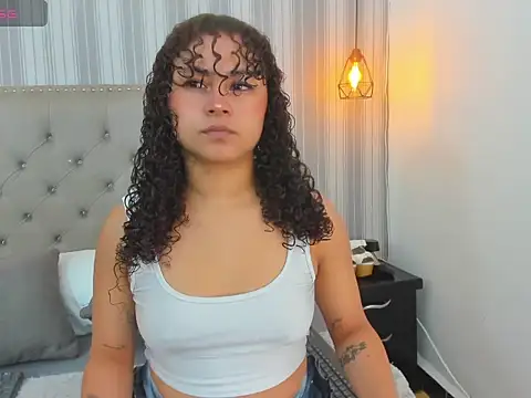 Snapshot of Sofiapassionne chatting on February 18, 1:40 pm Sofiapassionne online show from February 18, 1:40 pm