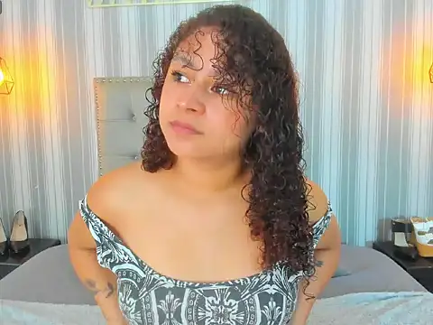 Snapshot of Sofiapassionne chatting on February 24, 3:21 pm Sofiapassionne online show from February 24, 3:21 pm