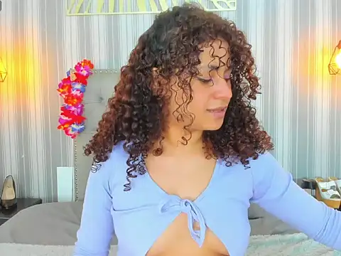 Snapshot of Sofiapassionne chatting on February 27, 1:44 pm Sofiapassionne online show from February 27, 1:44 pm