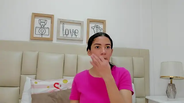 Skylerwhite02 online show from February 5, 7:40 pm