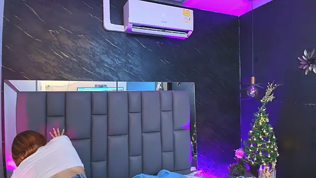 kissme luna online show from November 27, 7:05 pm