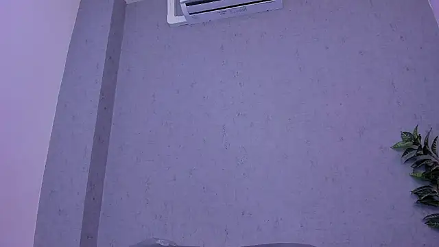 Snapshot of kissme_luna chatting on February 7, 7:28 pm kissme luna online show from February 7, 7:28 pm