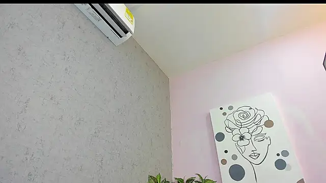 Snapshot of kissme_luna chatting on February 10, 7:07 pm kissme luna online show from February 10, 7:07 pm