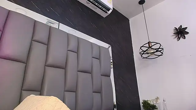 Snapshot of kissme_luna chatting on February 14, 6:59 pm kissme luna online show from February 14, 6:59 pm