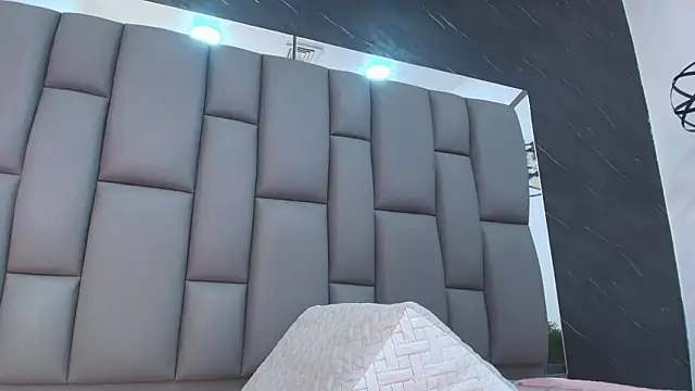 Snapshot of kissme_luna chatting on February 23, 7:11 pm kissme luna online show from February 23, 7:11 pm