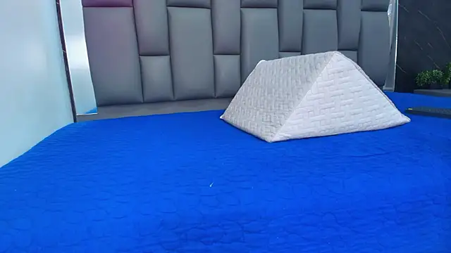 Snapshot of kissme_luna chatting on February 28, 7:04 pm kissme luna online show from February 28, 7:04 pm