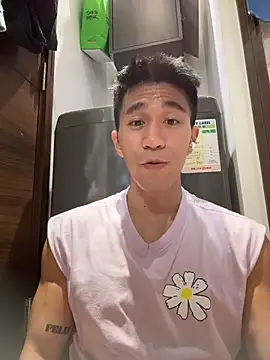 Snapshot of gooodboiii chatting on April 8, 3:34 pm gooodboiii online show from April 8, 3:34 pm