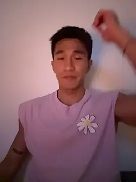 Snapshot of gooodboiii chatting on April 10, 2:22 pm gooodboiii online show from April 10, 2:22 pm