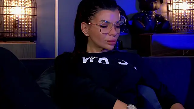 EleniaDevons online show from October 16, 11:44 am