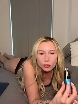 SexySaraxxoo online show from January 11, 3:17 pm