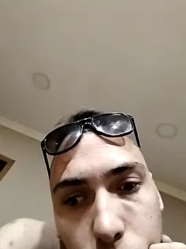 Snapshot of Strawboyy chatting on October 30, 4:52 pm Strawboyy online show from October 30, 4:52 pm