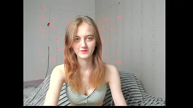 Snapshot of dreamy_pollyyy chatting on April 13, 4:12 pm dreamy pollyyy online show from April 13, 4:12 pm