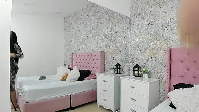 Snapshot of PaolaSanz chatting on October 4, 11:41 am PaolaSanz online show from October 4, 11:41 am