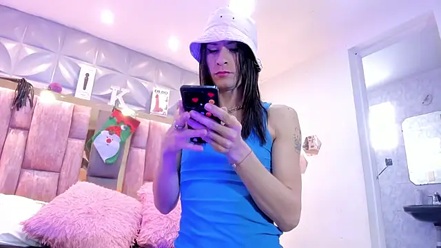 Charlotte Landry   online show from December 3, 4:05 pm