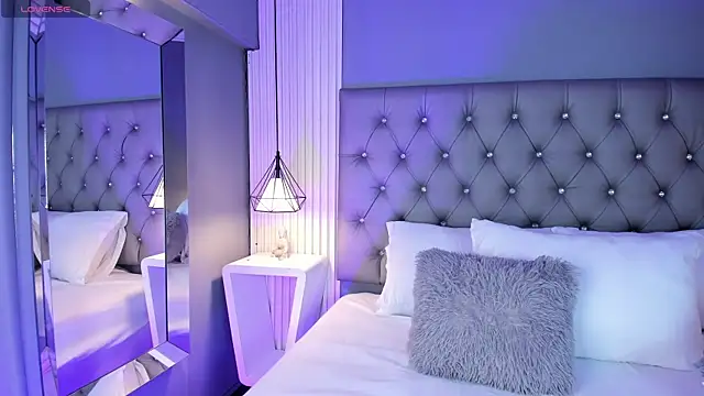 LunaBloomn online show from January 10, 5:04 pm