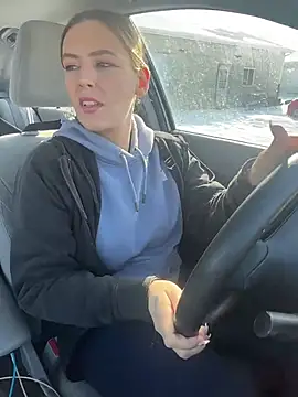 Snapshot of AllesandraLove chatting on February 9, 3:27 pm AllesandraLove online show from February 9, 3:27 pm