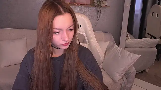 FoxyMayy online show from December 5, 6:11 am