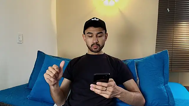 Snapshot of Axel_Moon_S chatting on October 14, 6:52 pm Axel Moon S online show from October 14, 6:52 pm