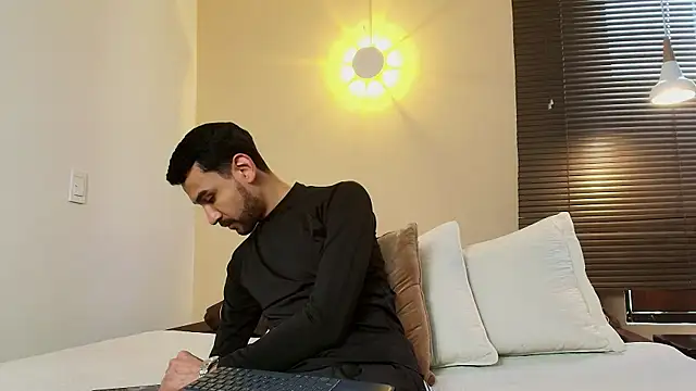 Snapshot of Axel_Moon_S chatting on October 21, 7:25 pm Axel Moon S online show from October 21, 7:25 pm