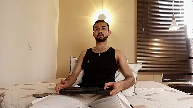 Snapshot of Axel_Moon_S chatting on November 5, 7:14 pm Axel Moon S online show from November 5, 7:14 pm