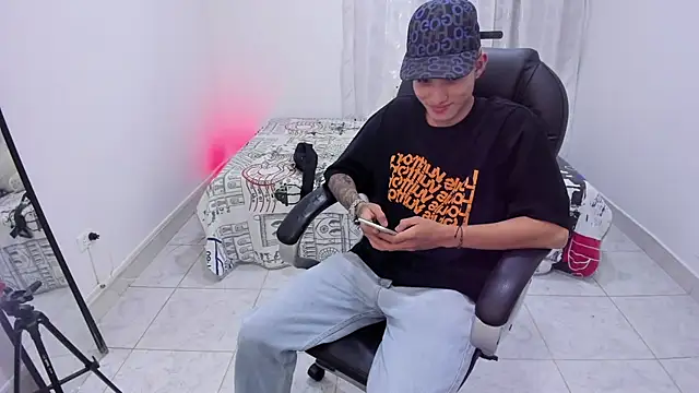 Snapshot of weesley_boy chatting on September 26, 4:16 am weesley boy online show from September 26, 4:16 am