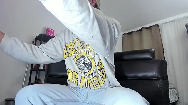 Snapshot of weesley_boy chatting on November 6, 12:33 am weesley boy online show from November 6, 12:33 am